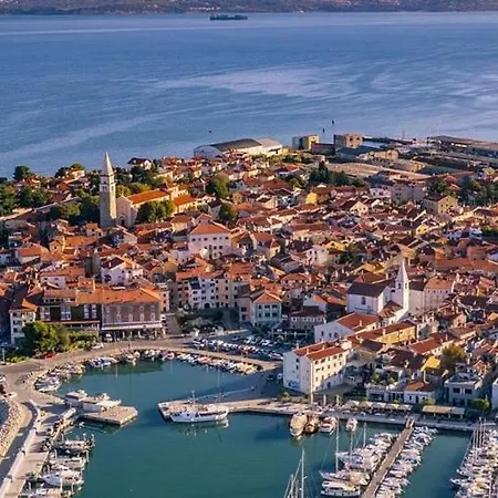 Attic 2 * Izola